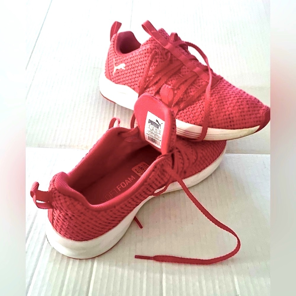 - Ladies Coral Puma Tennies size 7.5